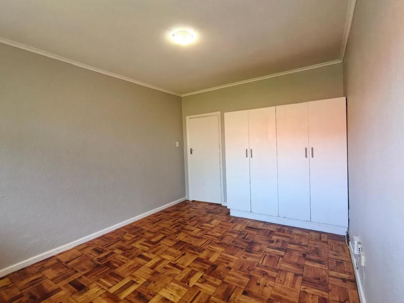 1 Bedroom Property for Sale in Vredehoek Western Cape